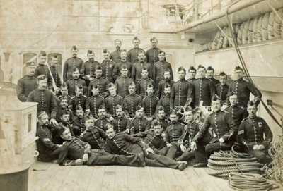 Distaccamento dei Royal Marines a bordo di una nave da guerra non identificata, c.1880 da Unknown